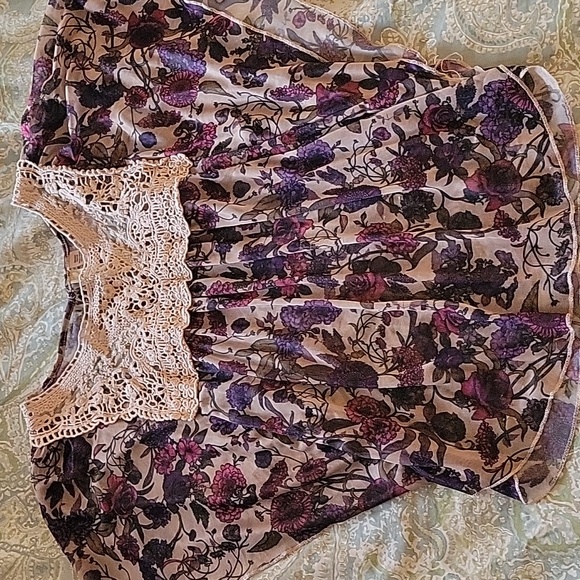 Eyeshadow Tops - Floral Crochet Trim Batwing Top